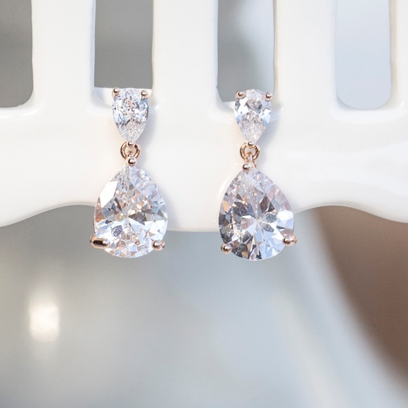 Dainty rose gold crystal earrings - Picture 3 of 5